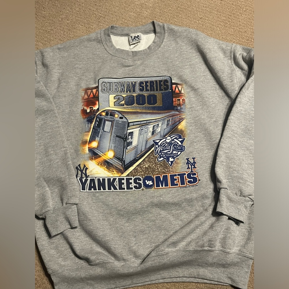 VINTAGE 2000S YANKEES VS METS SUBWAY SERIES CREWNECK